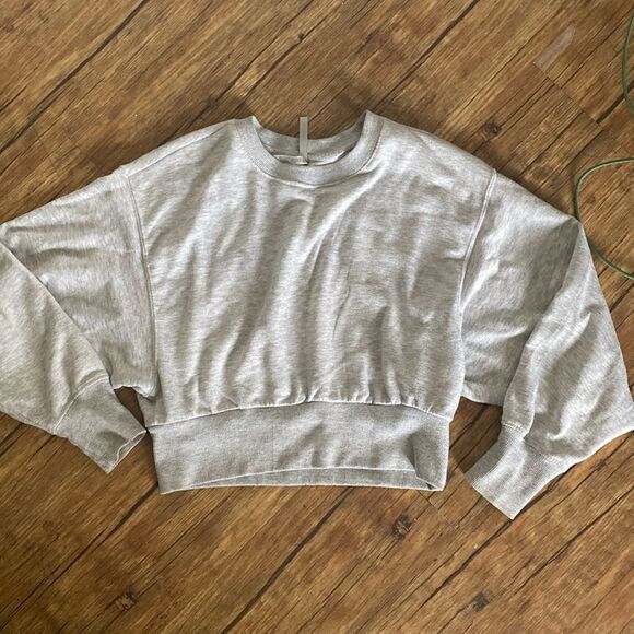 J.O. & Co. Ultra Soft Gray Crop Oversized Pullover - Picture 1 of 4